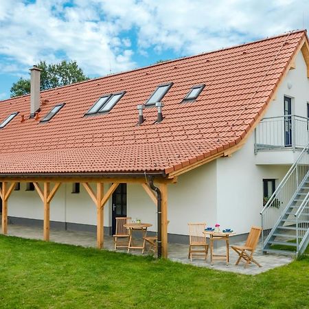 Apartmany Jedovary Trhove Sviny Екстер'єр фото