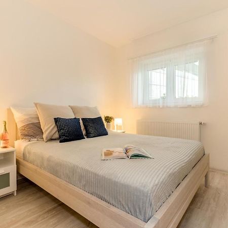 Apartmany Jedovary Trhove Sviny Екстер'єр фото