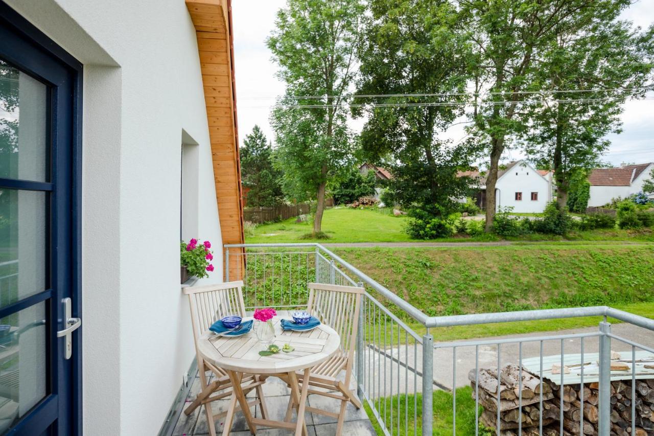 Apartmany Jedovary Trhove Sviny Екстер'єр фото
