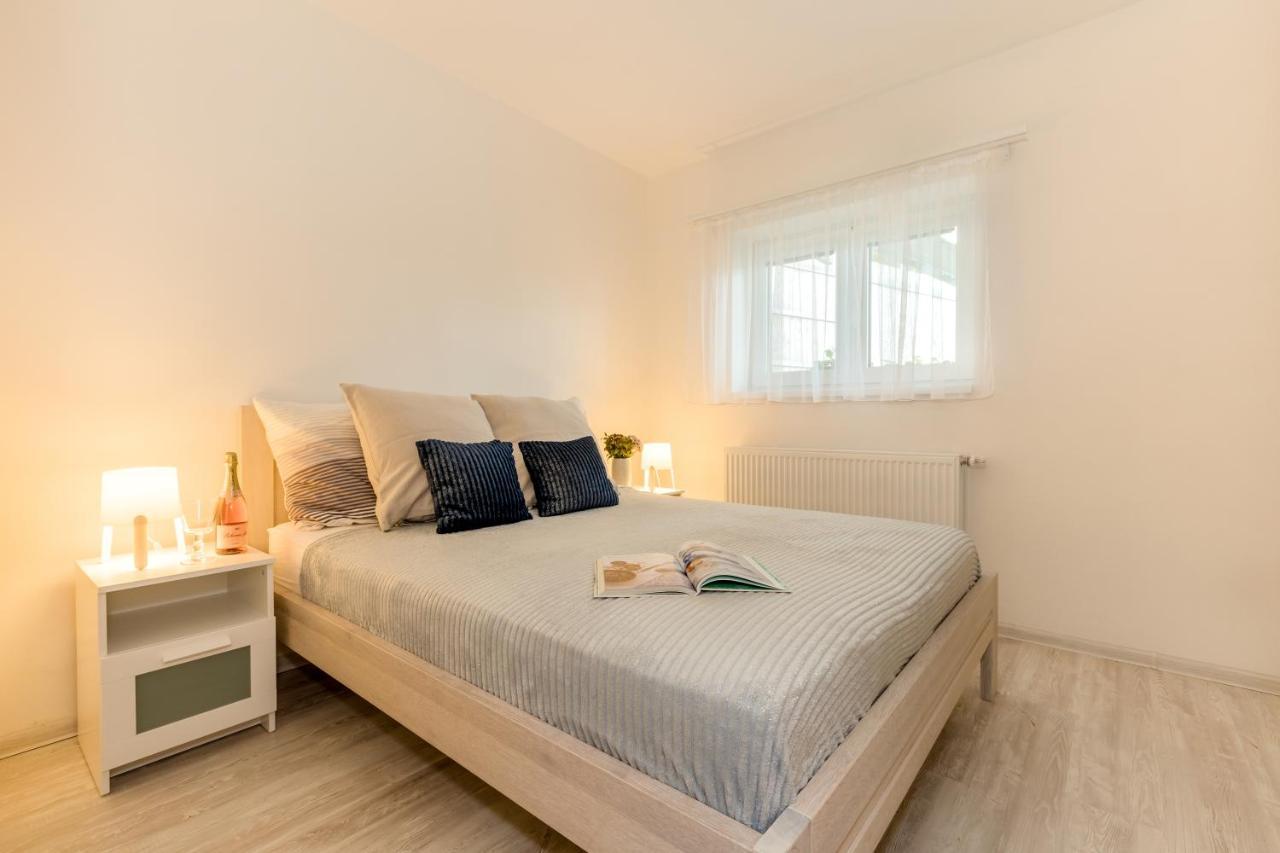 Apartmany Jedovary Trhove Sviny Екстер'єр фото